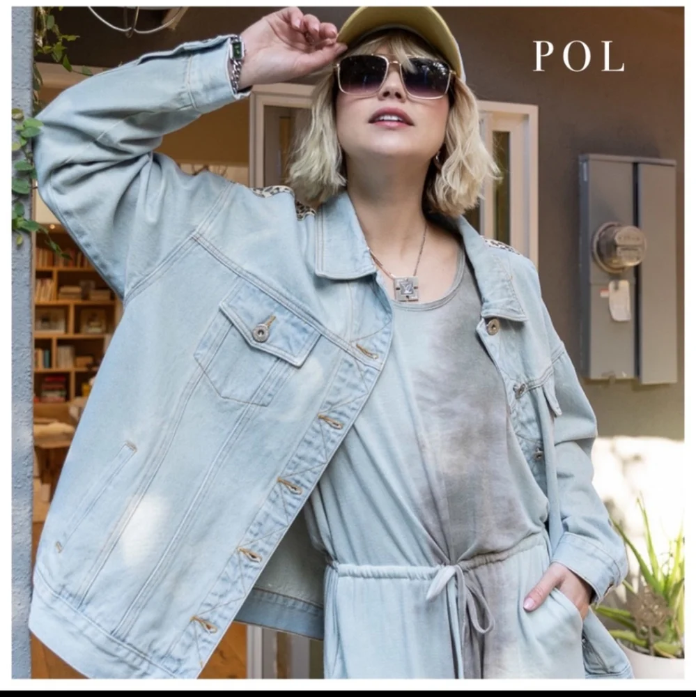 sale⚡POL Raw It's Denim Jacket: light Blue distressed denim,animal print Detail - Picture 4 of 16